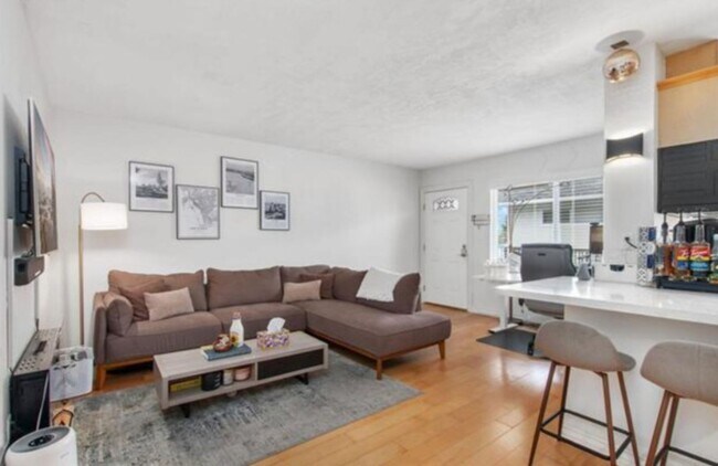 Foto del edificio - City Heights Condo