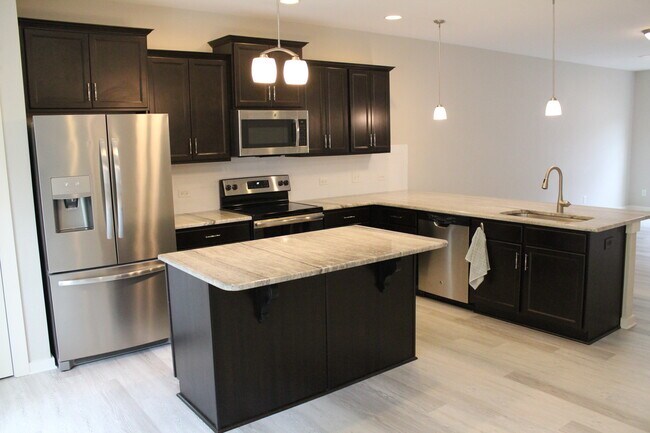 Kitchen with center island - 6216 Pesta Ct