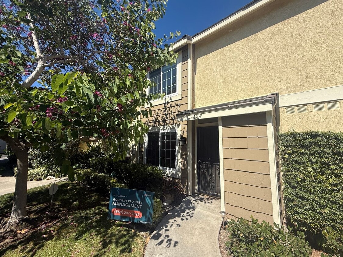 Foto principal - Beautiful 2B/2.5BA Townhouse in Carmel Val...
