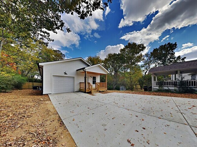 Building Photo - 3806 Chambers Dr