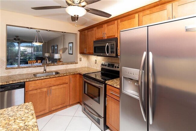 Building Photo - 1811 Sabal Palm Dr