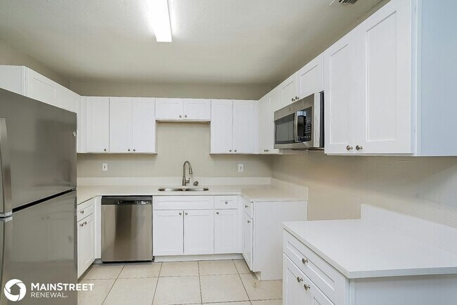 Building Photo - 4423 73rd St N, Saint Petersburg, FL 33709