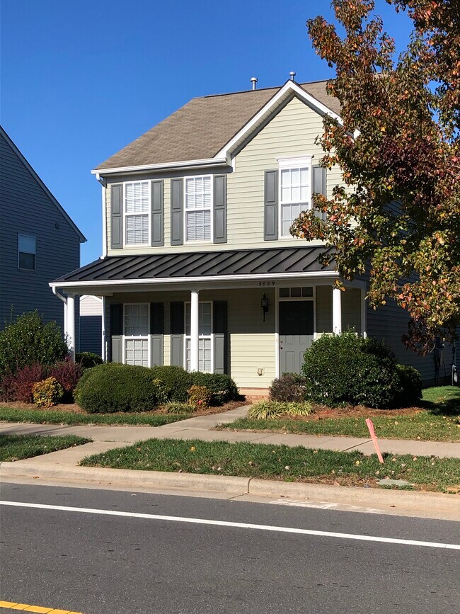 Foto del edificio - 5029 Prosperity Ridge Rd