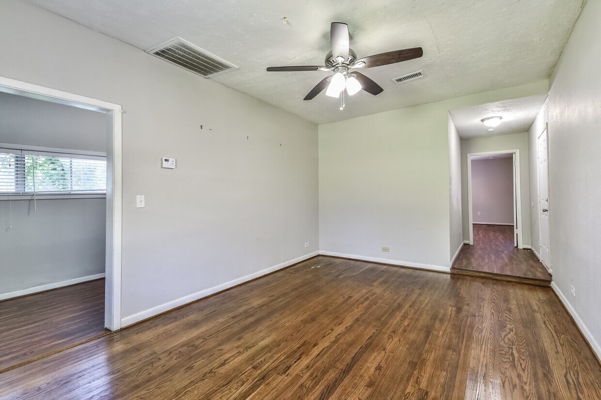 Foto principal - Comfy 3 Bedroom Home Complete Rennovation!...