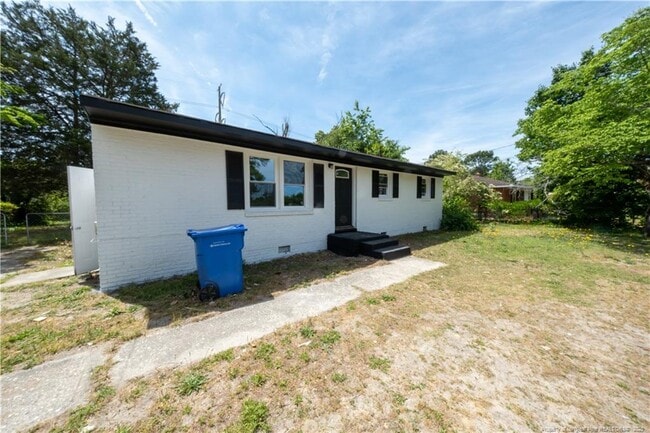 Building Photo - 4021 Glenridge Rd
