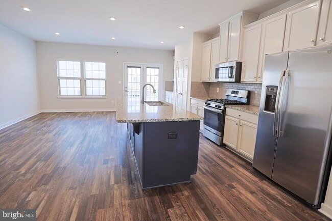 Building Photo - 18086 Red Cedar Rd