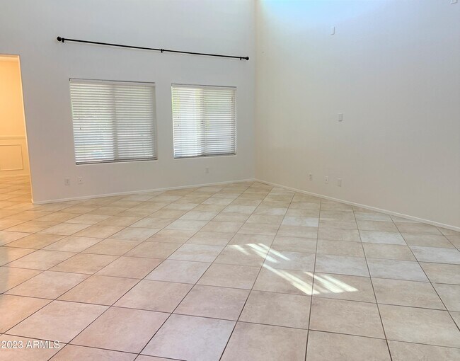 Foto del edificio - 1634 W Red Bird Rd
