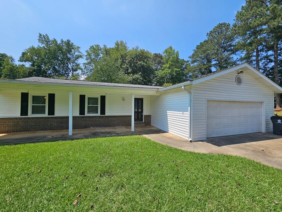 Primary Photo - 105 Deep Forest Ln
