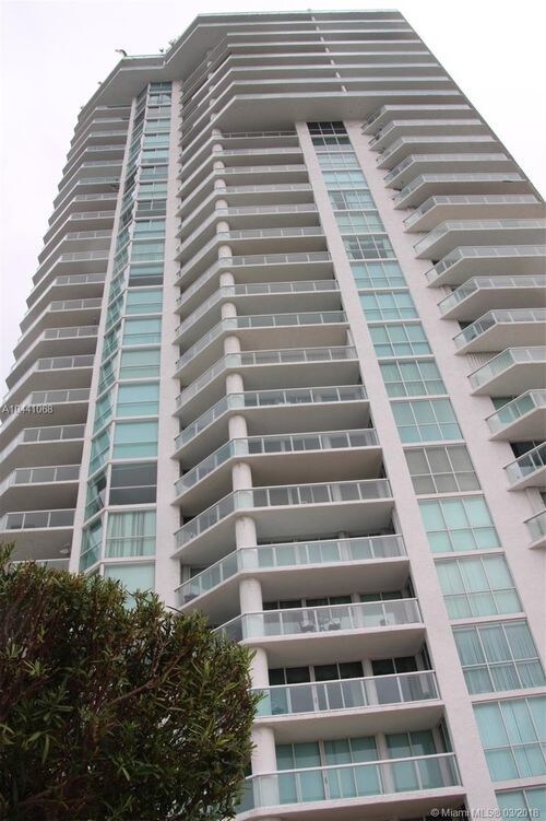 Building Photo - 16401 Collins Ave