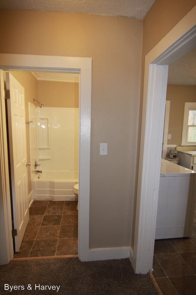 Building Photo - 2 br, 1 bath House - 1001 Kendrick