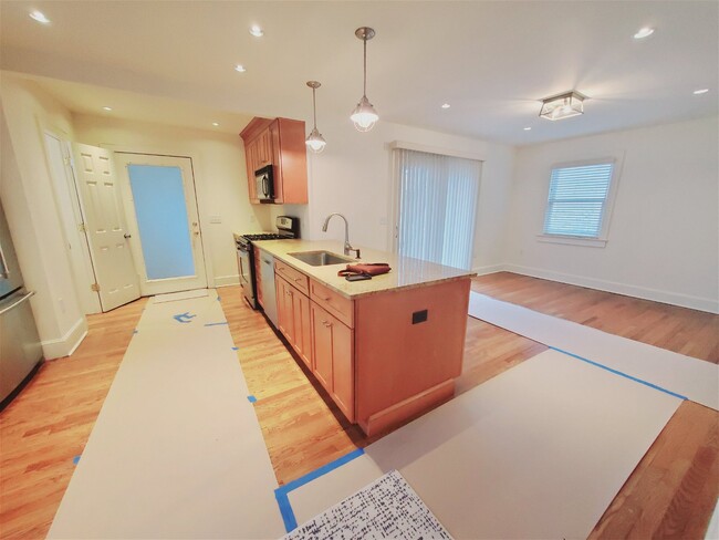 Building Photo - 89 Clovelly Road Apt #1, Stamford, CT 0690...