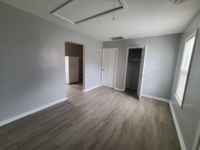 Building Photo - 633 Dayton Ave