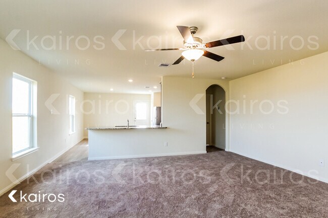 Foto del edificio - 5906 Sapphire Lagoon Rd