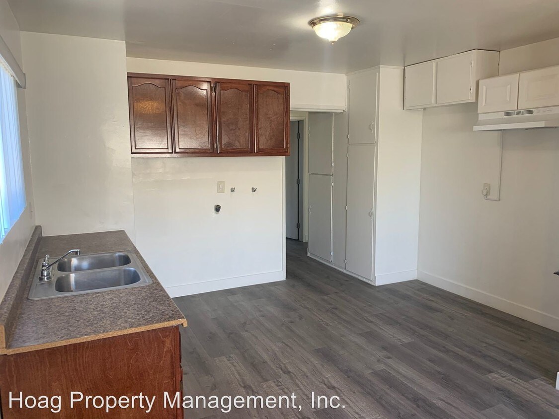 1101 E Peck St, Compton, CA 90221 Apartment for Rent in Compton, CA