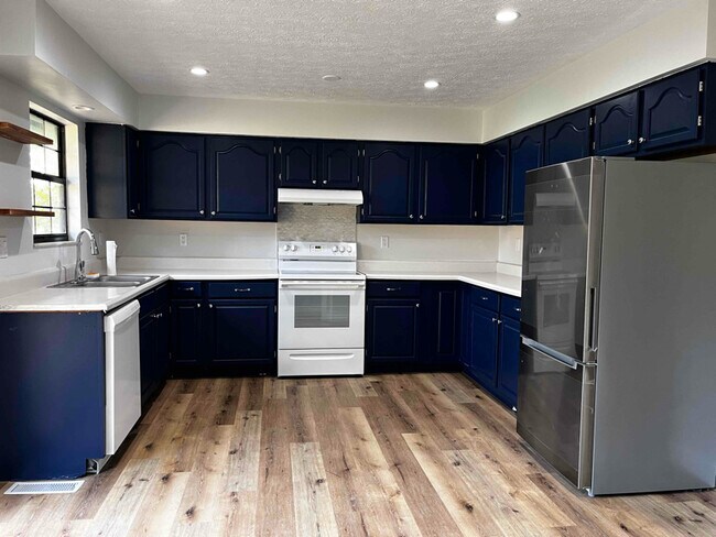 Foto del edificio - 208 Mount David Dr