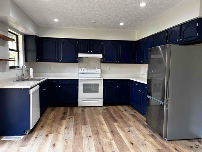 Photo - 208 Mount David Dr House