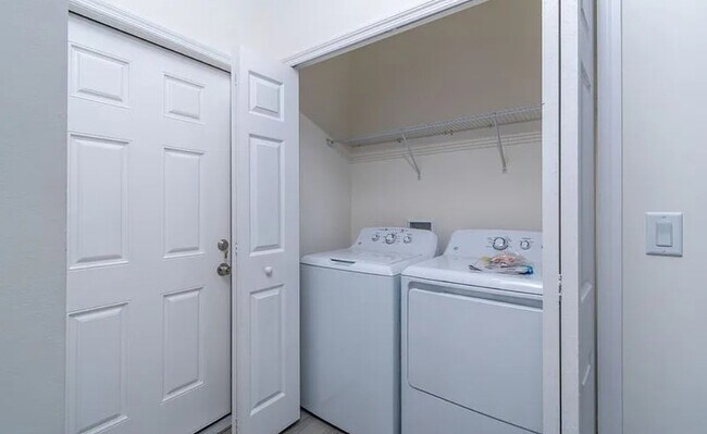 Building Photo - 13905 SW 81 Cir