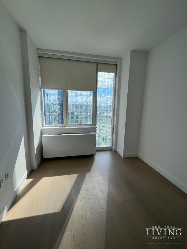 Foto del edificio - 1 bedroom in LONG ISLAND CITY NY 11101