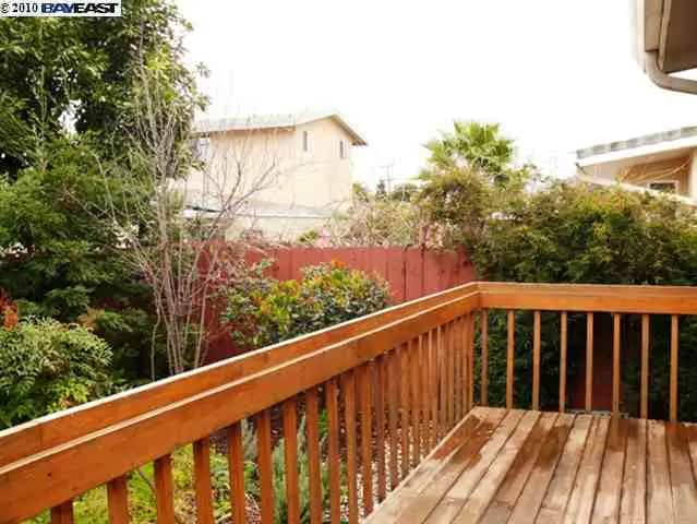 Foto del edificio - 5134 Elmwood Ave