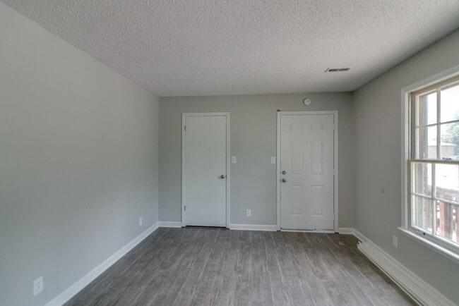 Building Photo - 103 Bennett Dr