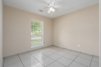 Building Photo - 9919 Overview Dr
