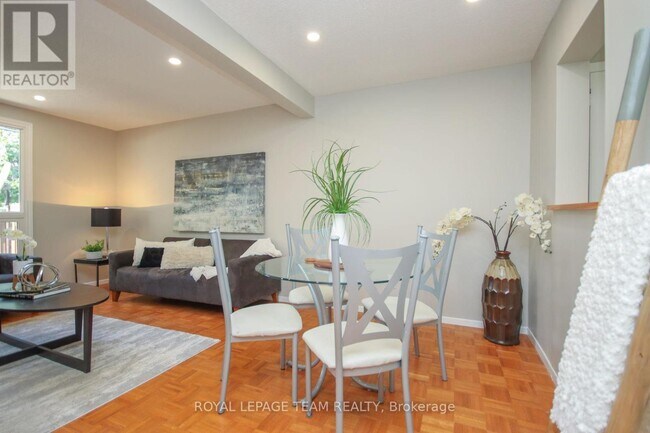 Building Photo - 1427-1427 Palmerston Dr