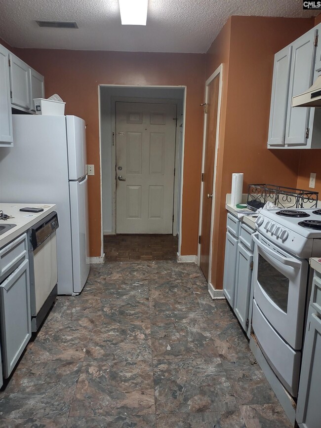 Building Photo - 1005 Village Creek Dr