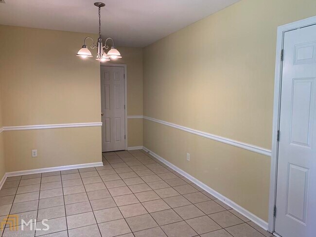 Building Photo - 5480 Village View Ln SW