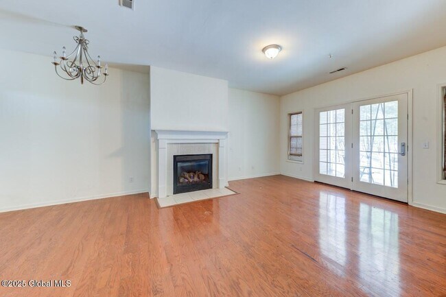 Foto del edificio - 55 Renaissance Ln