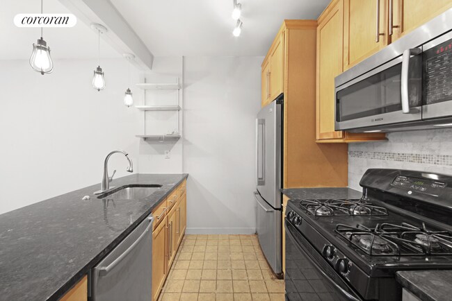 Building Photo - 324 E 112th St