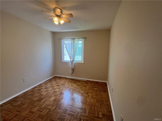 Foto del edificio - 7869 Ventura Canyon Ave