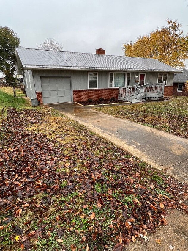 2 Bedrooms / 1 Bath Kingsport, TN 37660 - 2 Bedrooms / 1 Bath   Kingsport, TN 37660