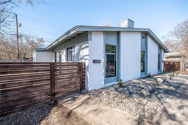 Building Photo - 4900 Hawk Cove