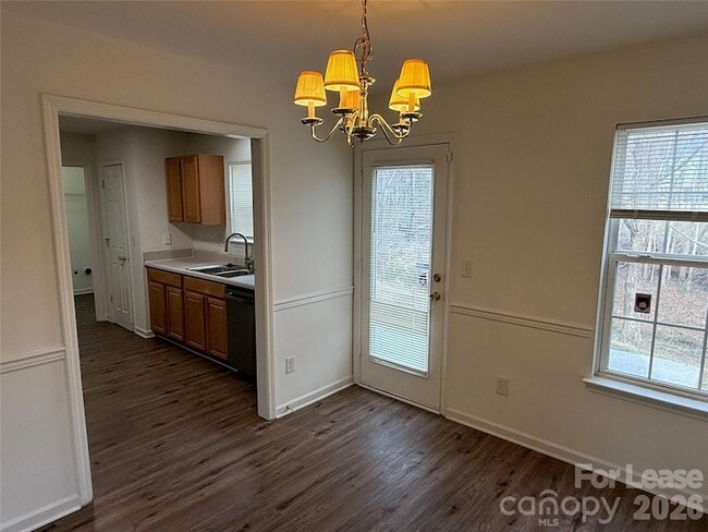 Foto del edificio - 4411 Canipe Dr