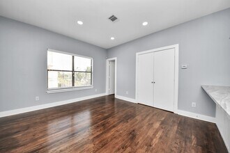 Building Photo - 5710 Cornish St