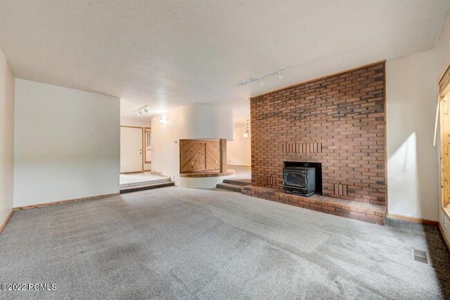 Building Photo - 1521 Meadow Loop Rd