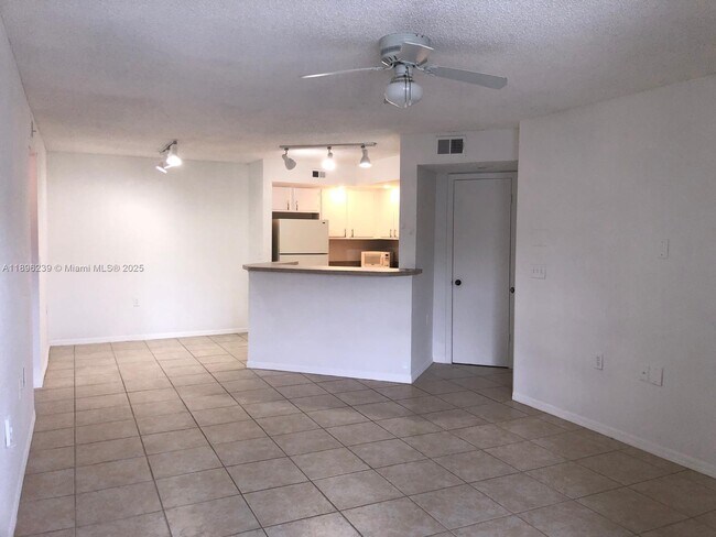 Foto del edificio - 1401 Village Blvd