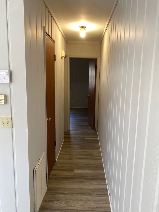 Building Photo - 722 Holly St