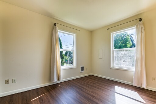 Foto del edificio - Perfectly located 2 bed/1 bath lower unit duplex in Ballard for $2650 available for move in!