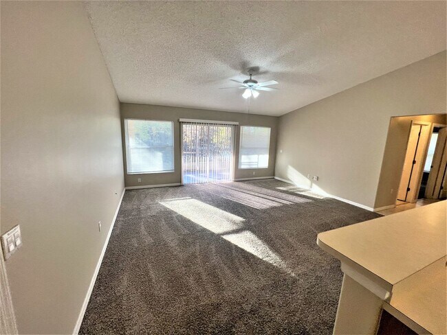Foto del edificio - 2759 Kingsdale Dr