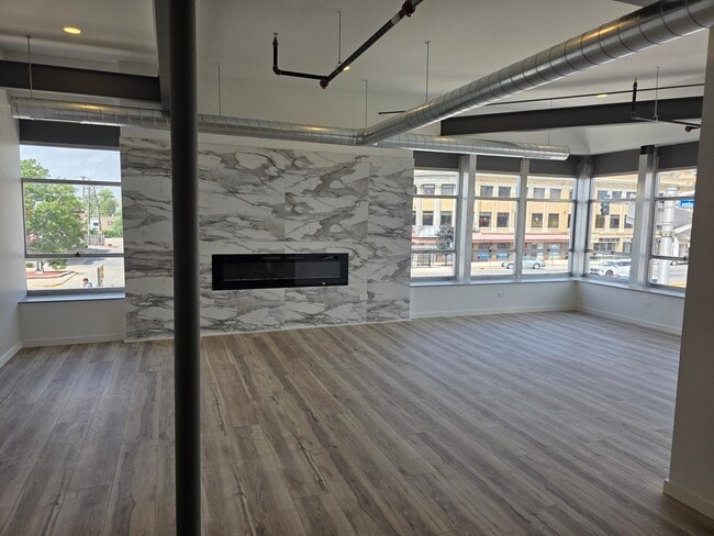 Building Photo - 2202 Lombard Ave