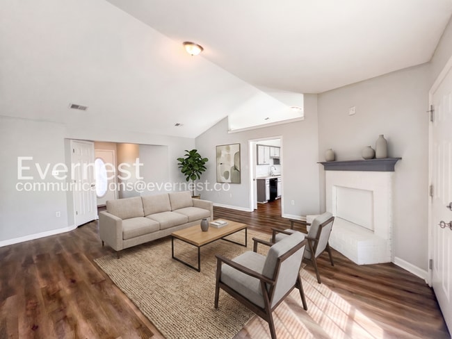 Foto del edificio - 5370 Woodchase Dr