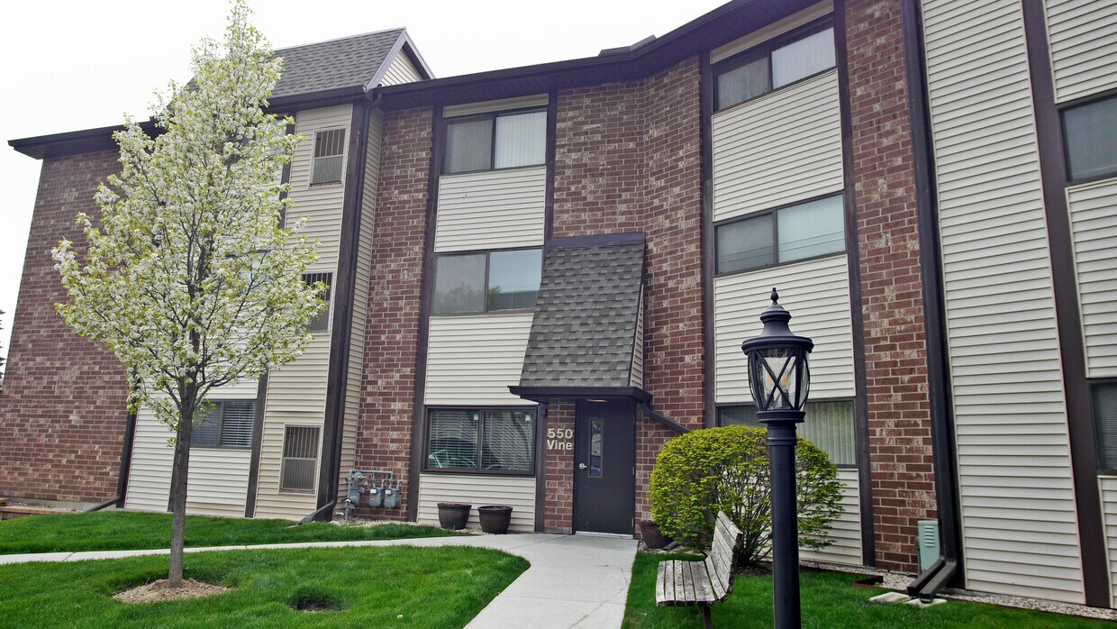 550 Vine Ave Unit 101, Highland Park, IL 60035 Condo for Rent in