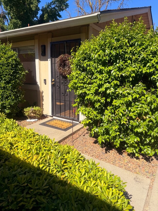 Building Photo - 3001 Quail Hollow Dr