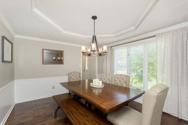 Building Photo - Lovely 4 Bedroom 2 Bath Home in Carmel!