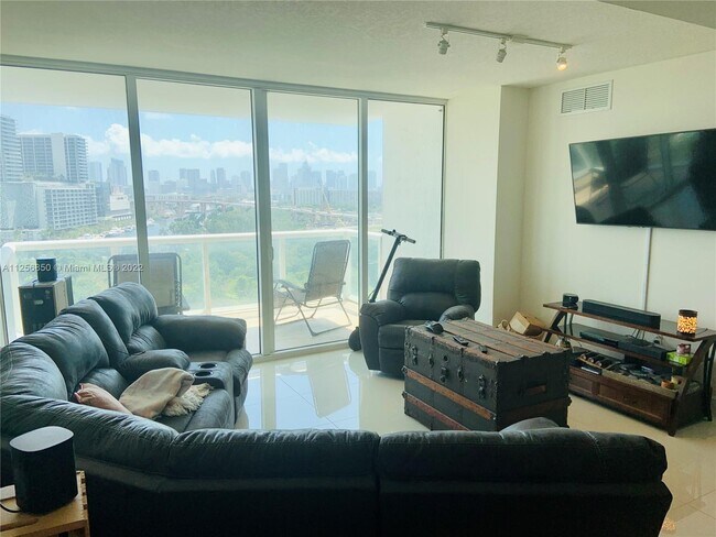 Foto del edificio - 1861 NW S River Dr