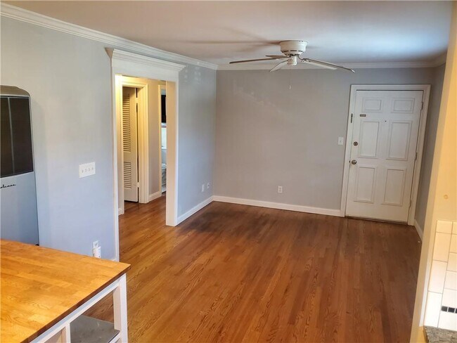 Foto del edificio - 1042 St Charles Ave NE