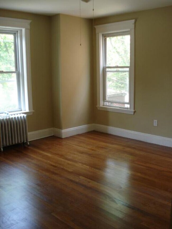 Foto del edificio - 5 BED/2 BATH NEAR B.U. FOR 9/1/2026