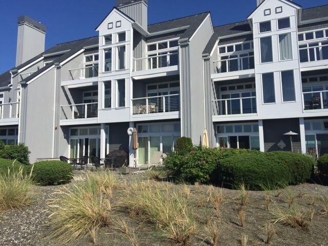 Primary Photo - 9495 Semiahmoo Parkway A7