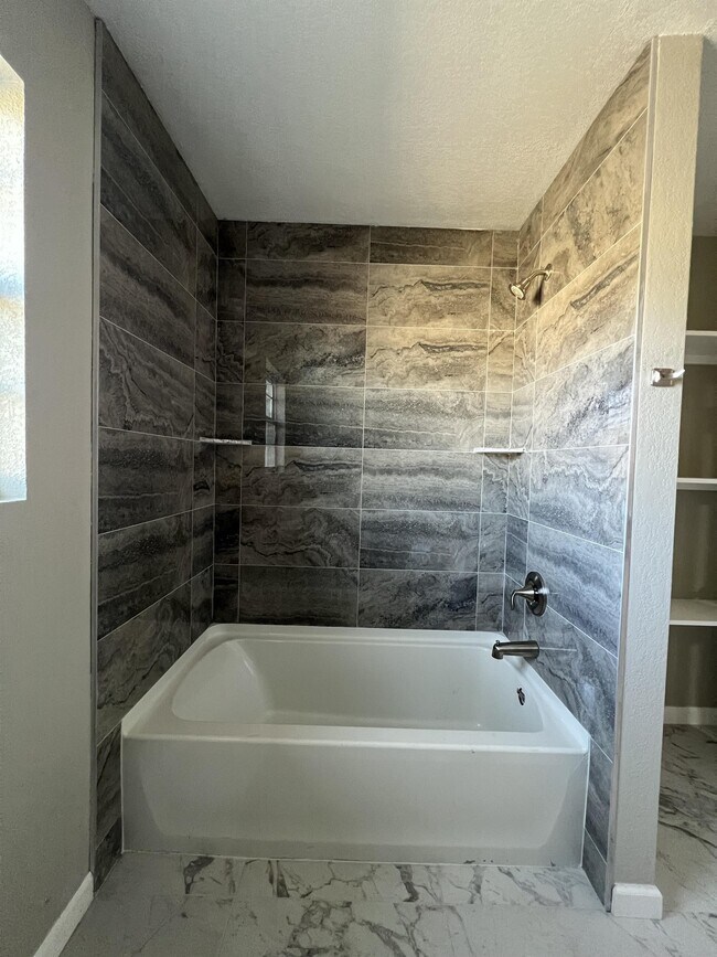 Foto del edificio - 2415 E 21st St